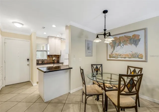 Listing Photo 3 - Condo for sale in building located at 5661 Midnight Pass Rd, SARASOTA, FL 34242 - Unit #401