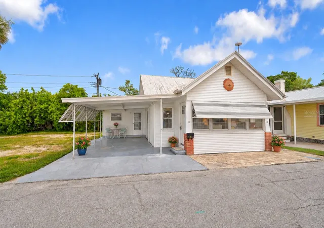 Photo 1 of Single family home for sale at 12 Lafayette St, Bradenton, FL 34208 | MLS# A4708541 | Listing updated on 2026-10-11