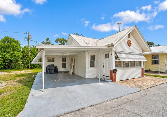 Photo 1 of Single family home for sale at 12 Lafayette St, Bradenton, FL 34208 | MLS# A4708541 | Listing updated on 2026-10-08