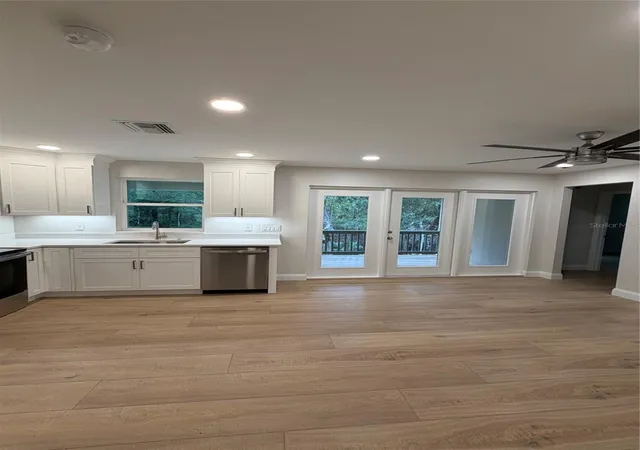 Photo 4 of Single family home for sale at 1784 Lake Harney Rd, Geneva, FL 32732 | MLS# O6447384 | Listing updated on 2026-10-26