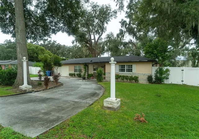 Photo 3 of Single family home for sale at 702 Coulter Pl, Brandon, FL 33511 | MLS# TB8555099 | Listing updated on 2026-10-08