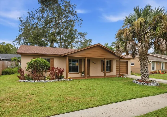 Photo 1 of Single family home for sale at 1016 Wolf Trl, Casselberry, FL 32707 | MLS# S5158915 | Listing updated on 2026-10-06