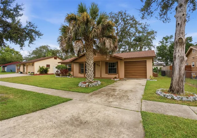 Photo 2 of Single family home for sale at 1016 Wolf Trl, Casselberry, FL 32707 | MLS# S5158915 | Listing updated on 2026-10-06