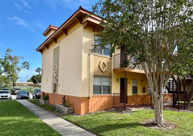Photo 2 of Condo for sale at 719 Wyman Ct #B, Orlando, FL 32809 | MLS# O6447391 | Listing updated on 2026-10-08