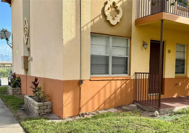 Photo 3 of Condo for sale at 719 Wyman Ct #B, Orlando, FL 32809 | MLS# O6447391 | Listing updated on 2026-10-08