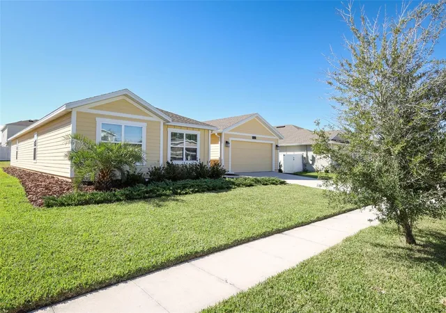 Photo 1 of Single family home for sale at 5325 Red Coral Cir, Mount Dora, FL 32757 | MLS# O6447397 | Listing updated on 2026-10-07