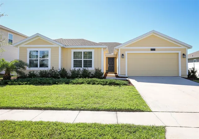 Photo 2 of Single family home for sale at 5325 Red Coral Cir, Mount Dora, FL 32757 | MLS# O6447397 | Listing updated on 2026-10-07