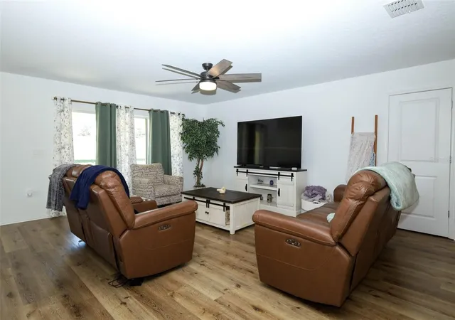 Photo 4 of Single family home for sale at 5325 Red Coral Cir, Mount Dora, FL 32757 | MLS# O6447397 | Listing updated on 2026-10-07