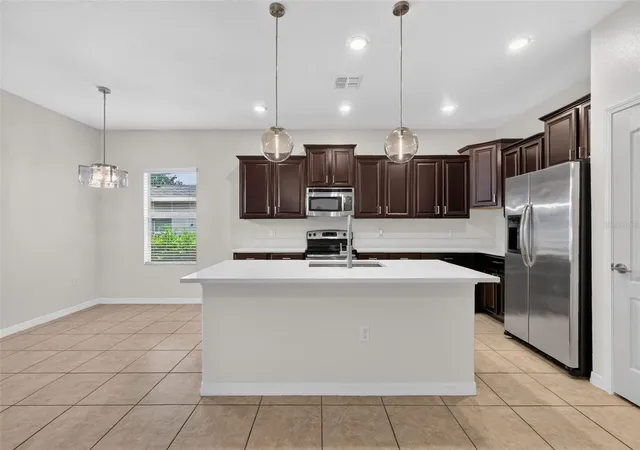 Photo 3 of Single family home for sale at 991 Alston Bay Blvd, Apopka, FL 32703 | MLS# TB8555106 | Listing updated on 2026-10-06