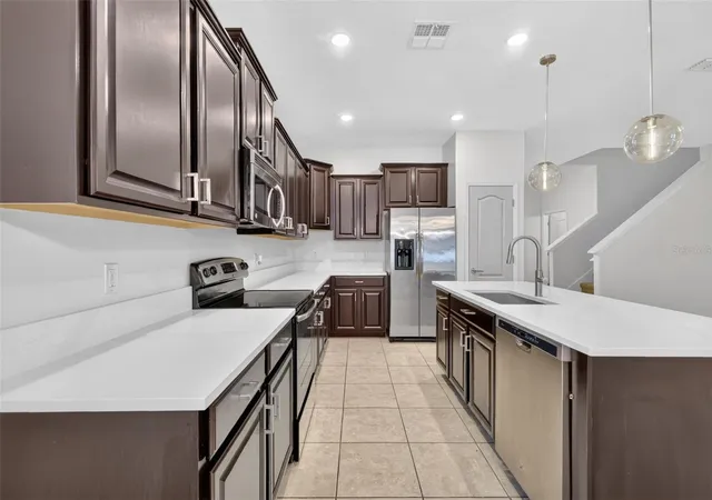 Photo 3 of Single family home for sale at 991 Alston Bay Blvd, Apopka, FL 32703 | MLS# TB8555106 | Listing updated on 2026-10-06