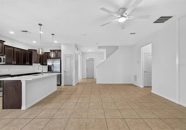 Photo 4 of Single family home for sale at 991 Alston Bay Blvd, Apopka, FL 32703 | MLS# TB8555106 | Listing updated on 2026-10-06