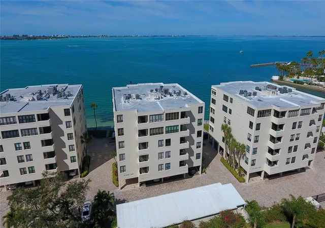 Photo 3 of Condo for sale at 99 Sunset Dr #401, Sarasota, FL 34236 | MLS# A4708548 | Listing updated on 2026-10-07