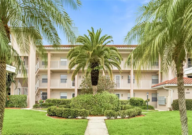 Photo 4 of Condo for sale at 6501 Stone River Rd #302, Bradenton, FL 34203 | MLS# A4708551 | Listing updated on 2026-10-06