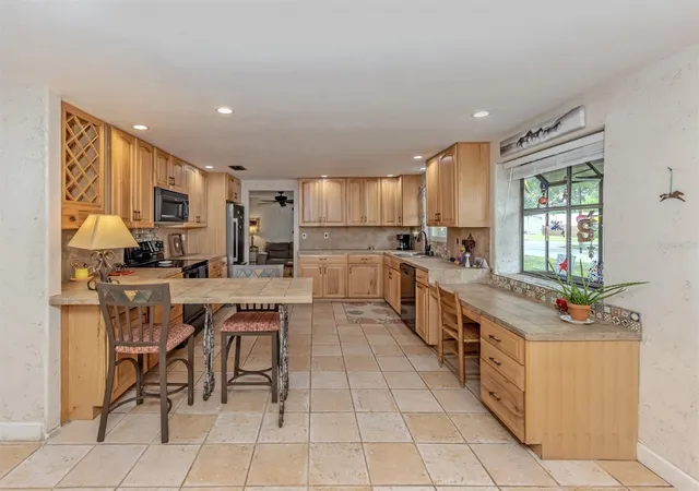 Photo 2 of Single family home for sale at 990 Florence St, Nokomis, FL 34275 | MLS# N6146069 | Listing updated on 2026-10-06