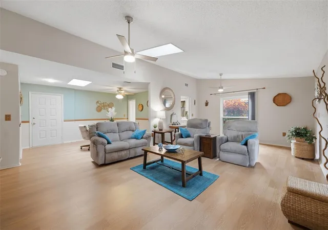 Photo 3 of Single family home for sale at 6841 Circlecreek Dr, Pinellas Park, FL 33781 | MLS# W7890102 | Listing updated on 2026-10-09