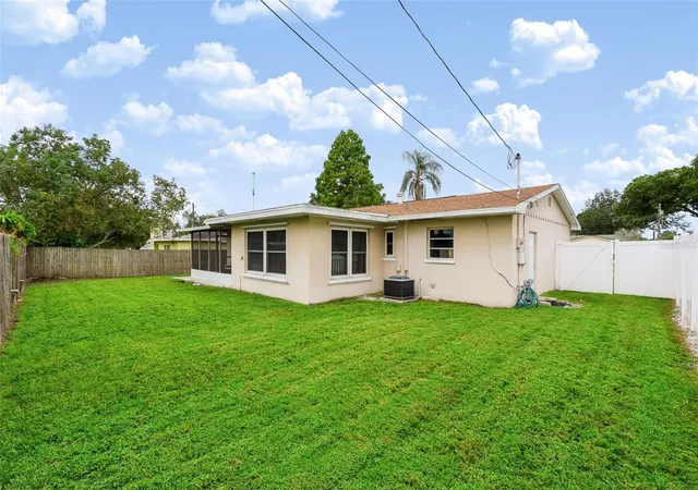 Photo 4 of Single family home for sale at 1491 Hunt Ln, Clearwater, FL 33764 | MLS# TB8555112 | Listing updated on 2026-10-07
