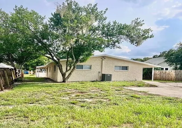 Photo 3 of Single family home for sale at 402 W Tever St, Plant City, FL 33563 | MLS# L4965562 | Listing updated on 2026-10-06