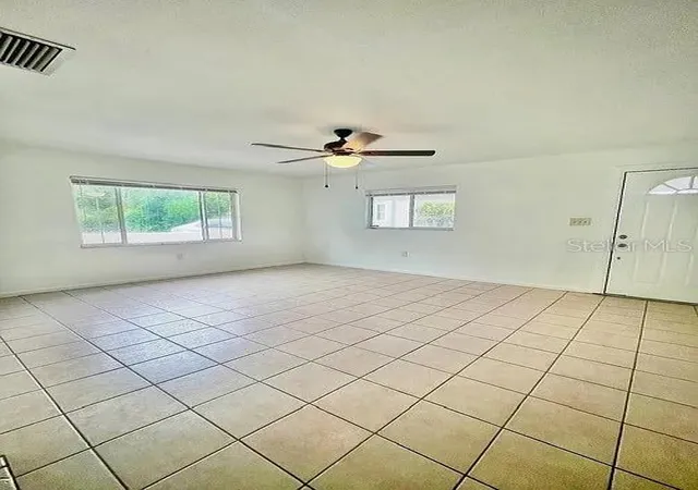 Photo 3 of Single family home for sale at 402 W Tever St, Plant City, FL 33563 | MLS# L4965562 | Listing updated on 2026-10-06
