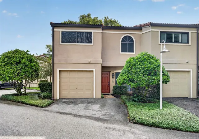 Photo 2 of Townhouse for sale at 223 Quayside Cir #C11, Maitland, FL 32751 | MLS# O6447408 | Listing updated on 2026-10-08
