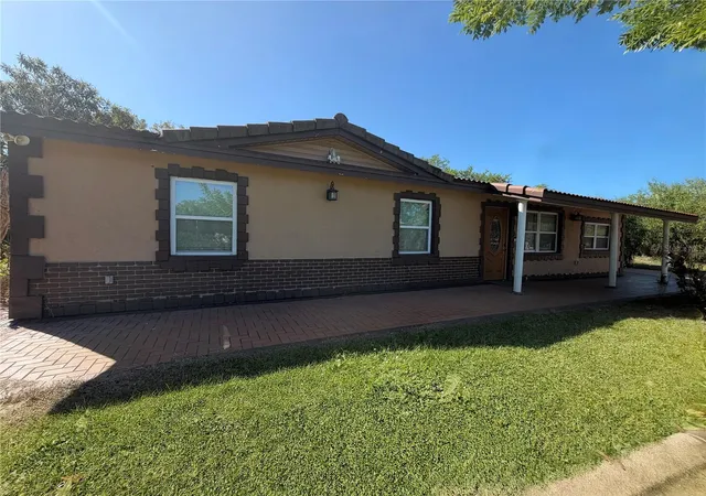 Single family home for sale at 1881 SE Cherry Dr, ARCADIA, FL 34266 | MLS# C7531582