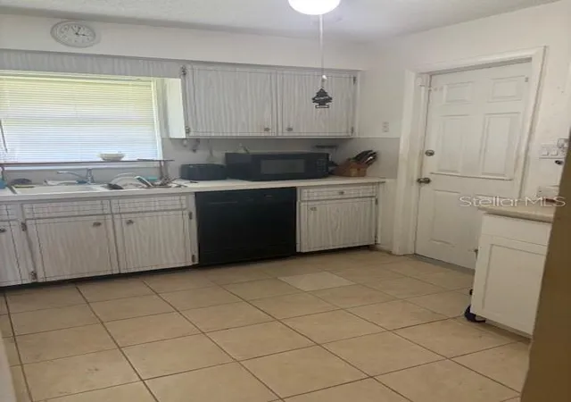 Photo 3 of House for sale at 10100 Tulip St N, Pinellas Park, FL 33782 | MLS# A4708560 | Listing updated on 2026-10-10