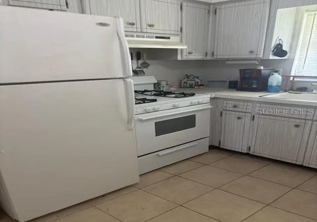 Photo 4 of House for sale at 10100 Tulip St N, Pinellas Park, FL 33782 | MLS# A4708560 | Listing updated on 2026-10-10