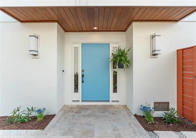 Photo 2 of Single family home for sale at 116 Garden Ln, Sarasota, FL 34242 | MLS# G5118672 | Listing updated on 2026-10-08
