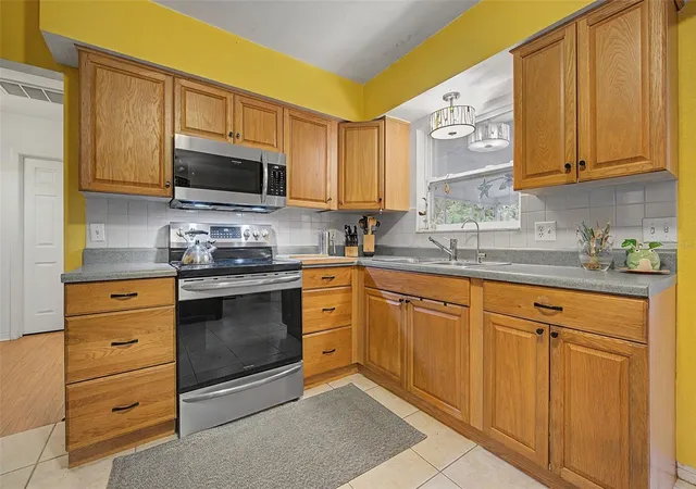 Photo 4 of Single family home for sale at 1619 53rd Street S, Gulfport, FL 33707 | MLS# TB8555130 | Listing updated on 2026-10-10
