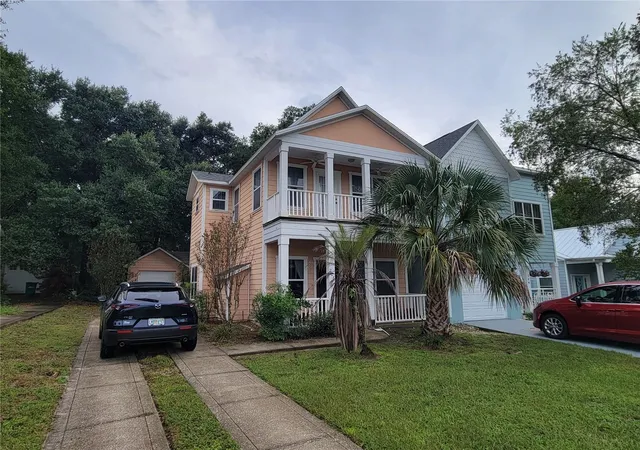Photo 2 of Single family home for sale at 206 Fearon Ave, Mount Dora, FL 32757 | MLS# O6447417 | Listing updated on 2026-10-06