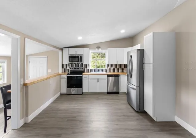 Photo 4 of Single family home for sale at 15375 SE 64th Place, Ocklawaha, FL 32179 | MLS# R4912106 | Listing updated on 2026-10-06