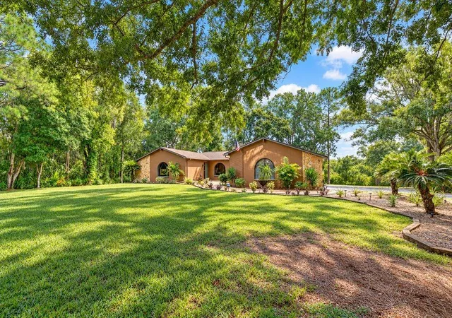 Photo 4 of Single family home for sale at 6916 Copperfield Dr, New Port Richey, FL 34655 | MLS# W7890108 | Listing updated on 2026-10-09
