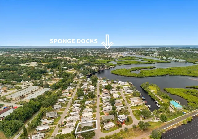 Manufactured home for sale at 752 Driftwood Ln, TARPON SPRINGS, FL 34689 | MLS# W7890109