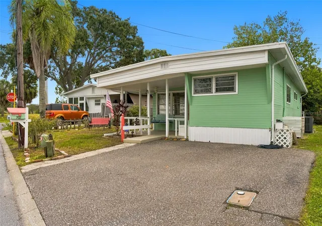 Photo 2 of Manufactured home for sale at 752 Driftwood Ln, Tarpon Springs, FL 34689 | MLS# W7890109 | Listing updated on 2026-10-14