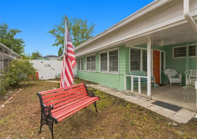 Photo 3 of Manufactured home for sale at 752 Driftwood Ln, Tarpon Springs, FL 34689 | MLS# W7890109 | Listing updated on 2026-10-14