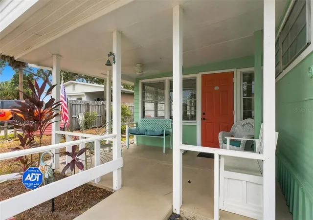 Photo 4 of Manufactured home for sale at 752 Driftwood Ln, Tarpon Springs, FL 34689 | MLS# W7890109 | Listing updated on 2026-10-14