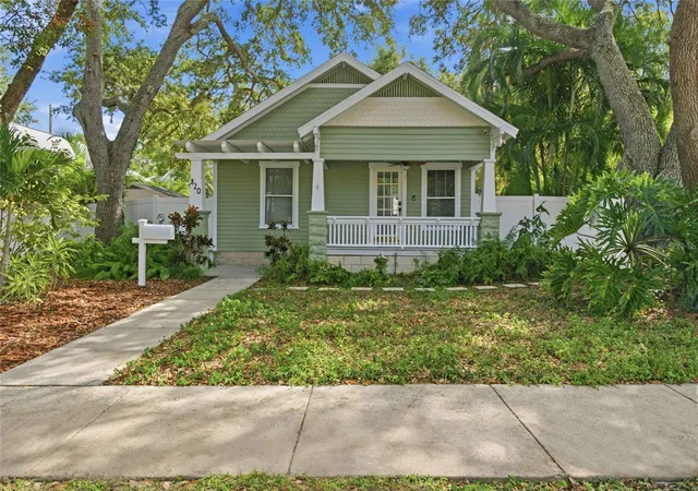 Photo 1 of Single family home for sale at 820 9th Avenue S, Saint Petersburg, FL 33701 | MLS# TB8555143 | Listing updated on 2026-10-23