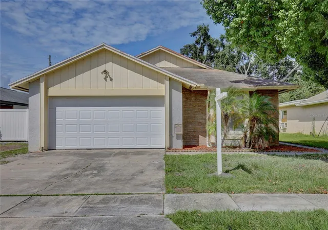 Photo 1 of Single family home for sale at 2067 Paprika Dr, Orlando, FL 32837 | MLS# TB8555152 | Listing updated on 2026-10-09