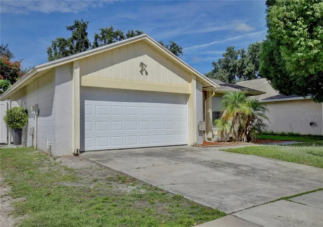 Photo 2 of Single family home for sale at 2067 Paprika Dr, Orlando, FL 32837 | MLS# TB8555152 | Listing updated on 2026-10-09
