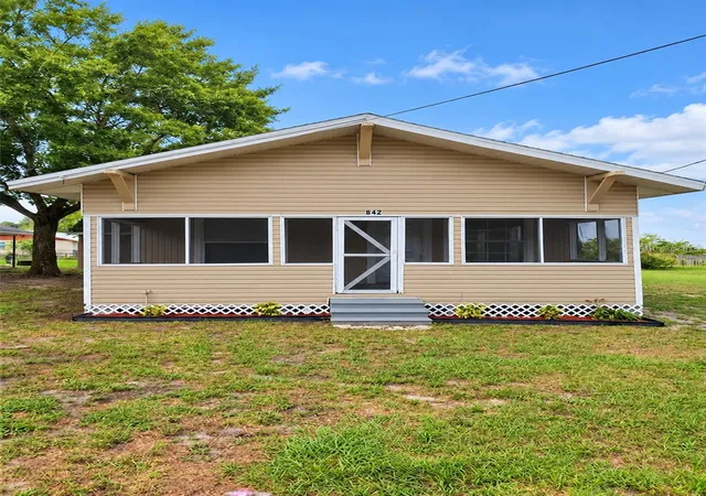 Photo 1 of Single family home for sale at 842 Avenue N SW, Winter Haven, FL 33880 | MLS# TB8555158 | Listing updated on 2026-10-06