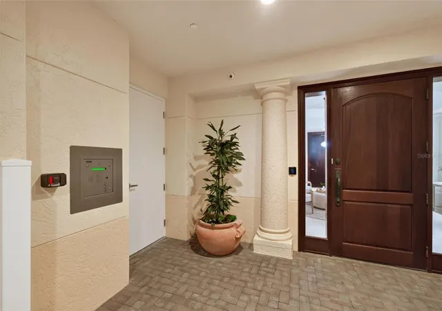 Listing Photo 4 - Condo for sale in building located at 2151 Gulf Of Mexico Dr, Longboat Key, FL 34228 - Unit #4