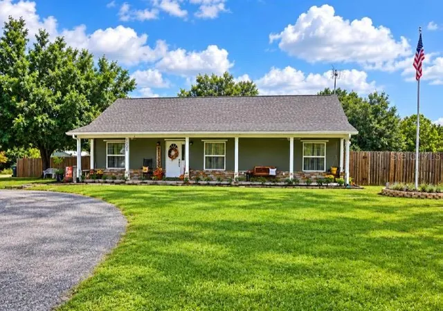Photo 1 of Single family home for sale at 1001 Mcclellan Rd, Frostproof, FL 33843 | MLS# K4903845 | Listing updated on 2026-10-09