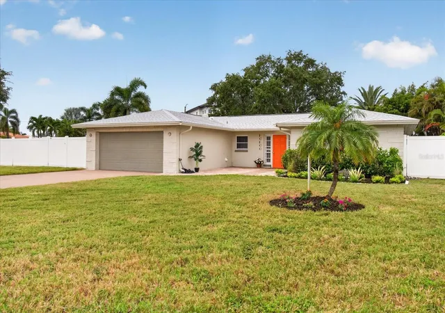 Photo 1 of Single family home for sale at 10100 Paradise Blvd, Treasure Island, FL 33706 | MLS# TB8555177 | Listing updated on 2026-10-07