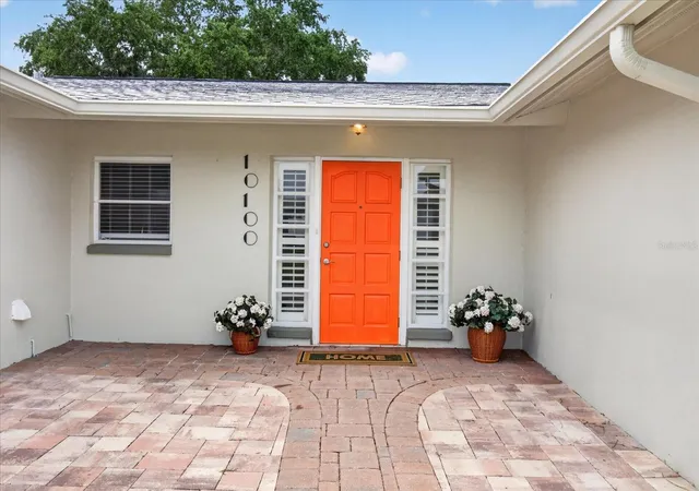 Photo 4 of Single family home for sale at 10100 Paradise Blvd, Treasure Island, FL 33706 | MLS# TB8555177 | Listing updated on 2026-10-07