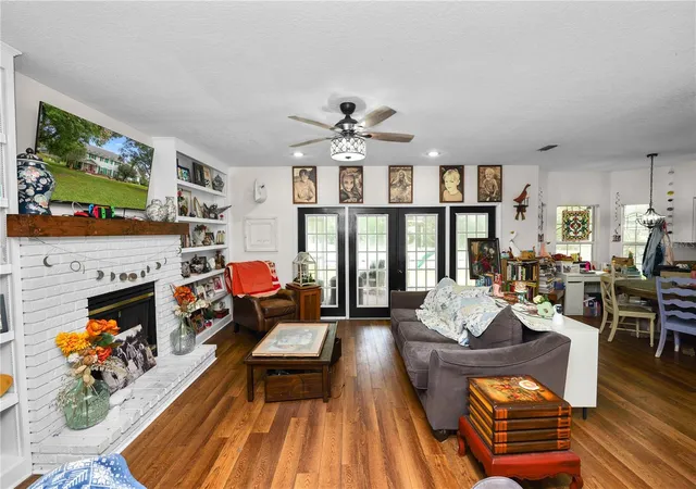 Photo 3 of Single family home for sale at 1976 Vista View Dr, Lakeland, FL 33813 | MLS# L4965566 | Listing updated on 2026-10-07