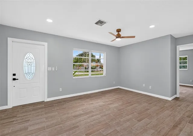 Photo 3 of Single family home for sale at 1072 Olympia Rd, Venice, FL 34293 | MLS# TB8555188 | Listing updated on 2026-10-06