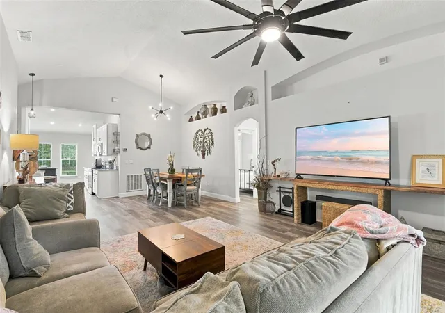 Photo 2 of Single family home for sale at 430 Deanna Cir, Deland, FL 32724 | MLS# V4951667 | Listing updated on 2026-10-08