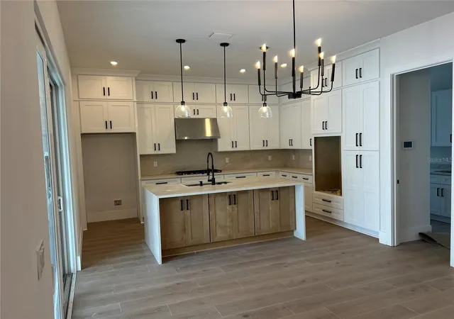 Photo 2 of Single family home for sale at 1830 Lake Sue Dr, Orlando, FL 32803 | MLS# O6447462 | Listing updated on 2026-10-09