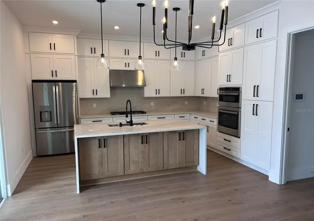 Photo 3 of Single family home for sale at 1830 Lake Sue Dr, Orlando, FL 32803 | MLS# O6447462 | Listing updated on 2026-10-10