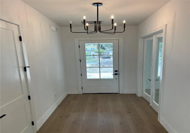 Photo 3 of Single family home for sale at 1830 Lake Sue Dr, Orlando, FL 32803 | MLS# O6447462 | Listing updated on 2026-10-09