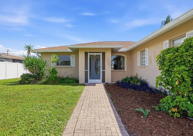Photo 2 of Single family home for sale at 941 Gasparilla Blvd, Englewood, FL 34223 | MLS# D6149041 | Listing updated on 2026-10-08